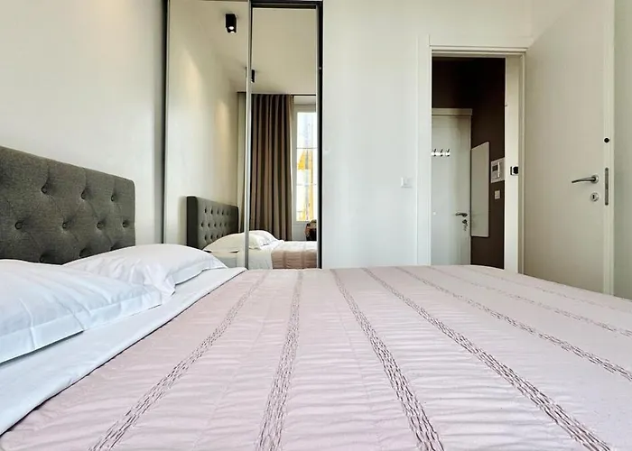 Cozy Croisette Retreat