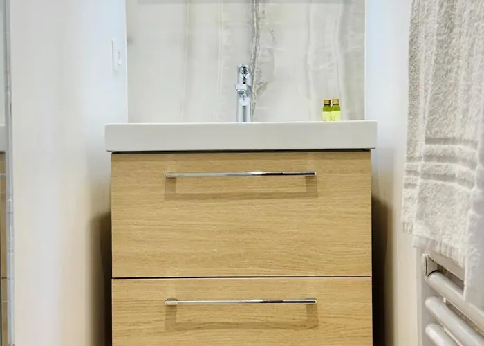 Cozy Croisette Retreat