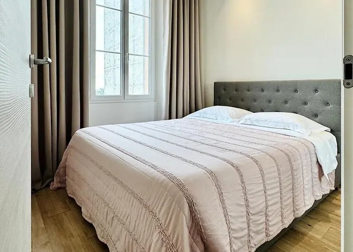 Cozy Croisette Retreat *