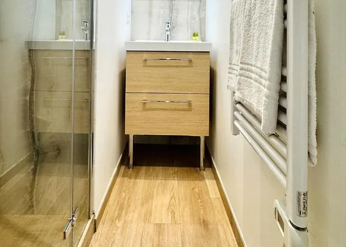 Cozy Croisette Retreat * 칸느