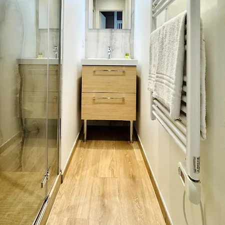 Cozy Croisette Retreat * קאן